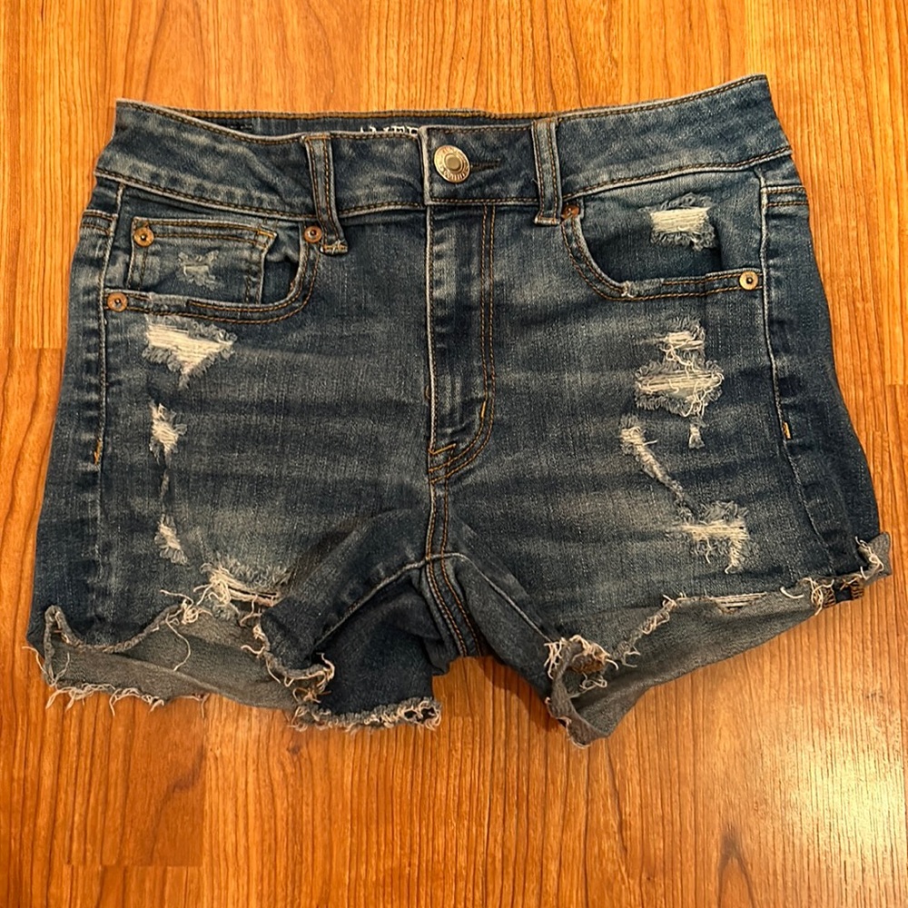 American Eagle outfitters Cut Off Hi Rise Shortie
Stretch Blue Denim size 4